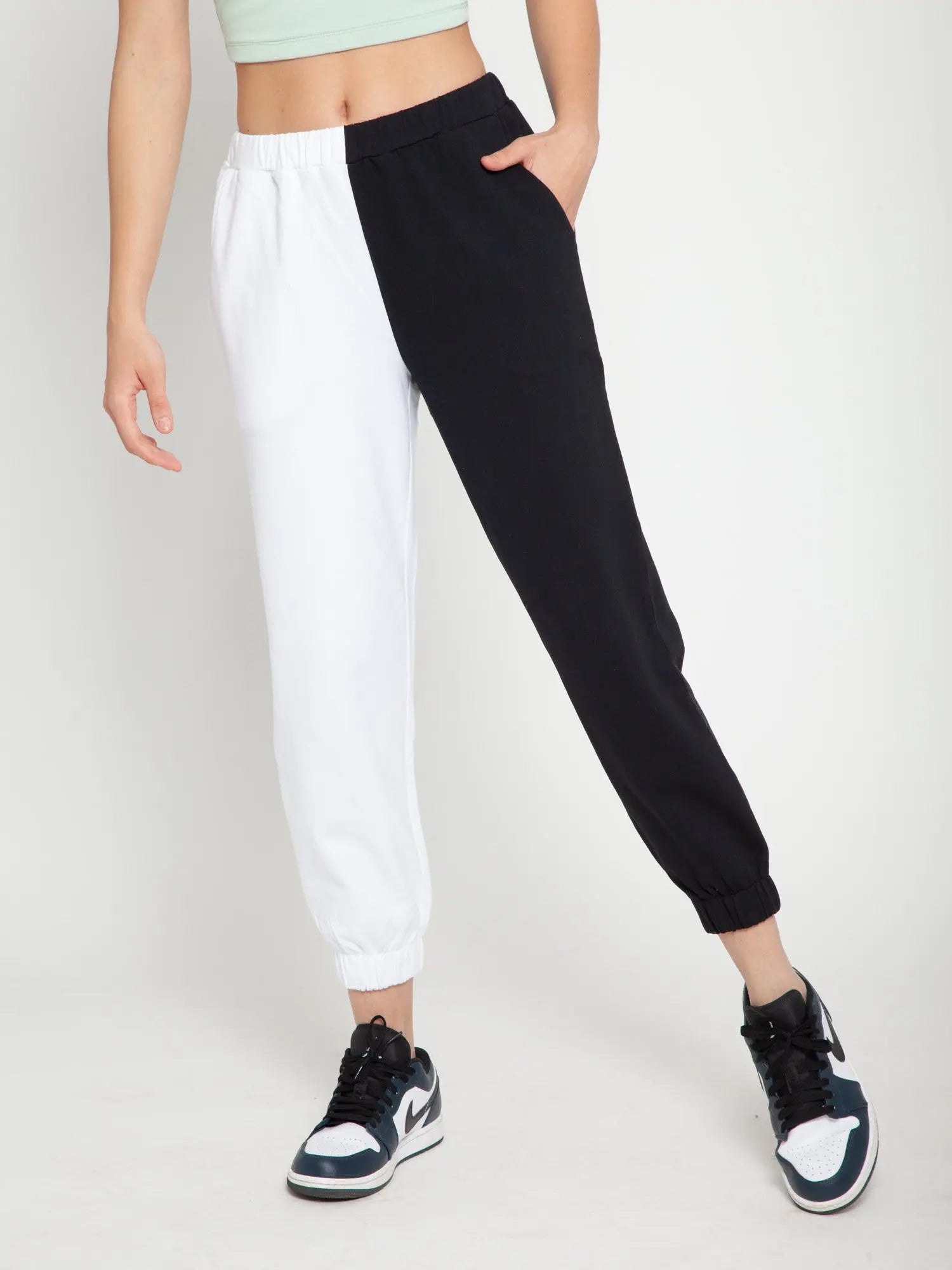 Jogging pants black and white online